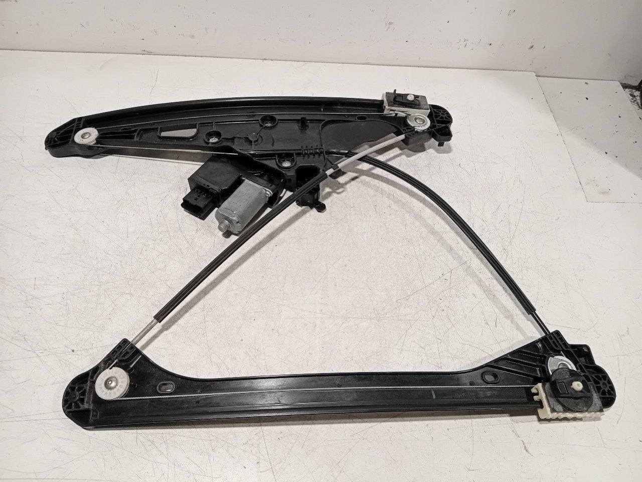 Raammechaniek elektrisch links voor Peugeot 3008, Onderdelen@venauto.nl, Van der Ven Autorecycling B.V., Gebruikt, Ettenseweg 76, 4706 PB Roosendaal, The Netherlands