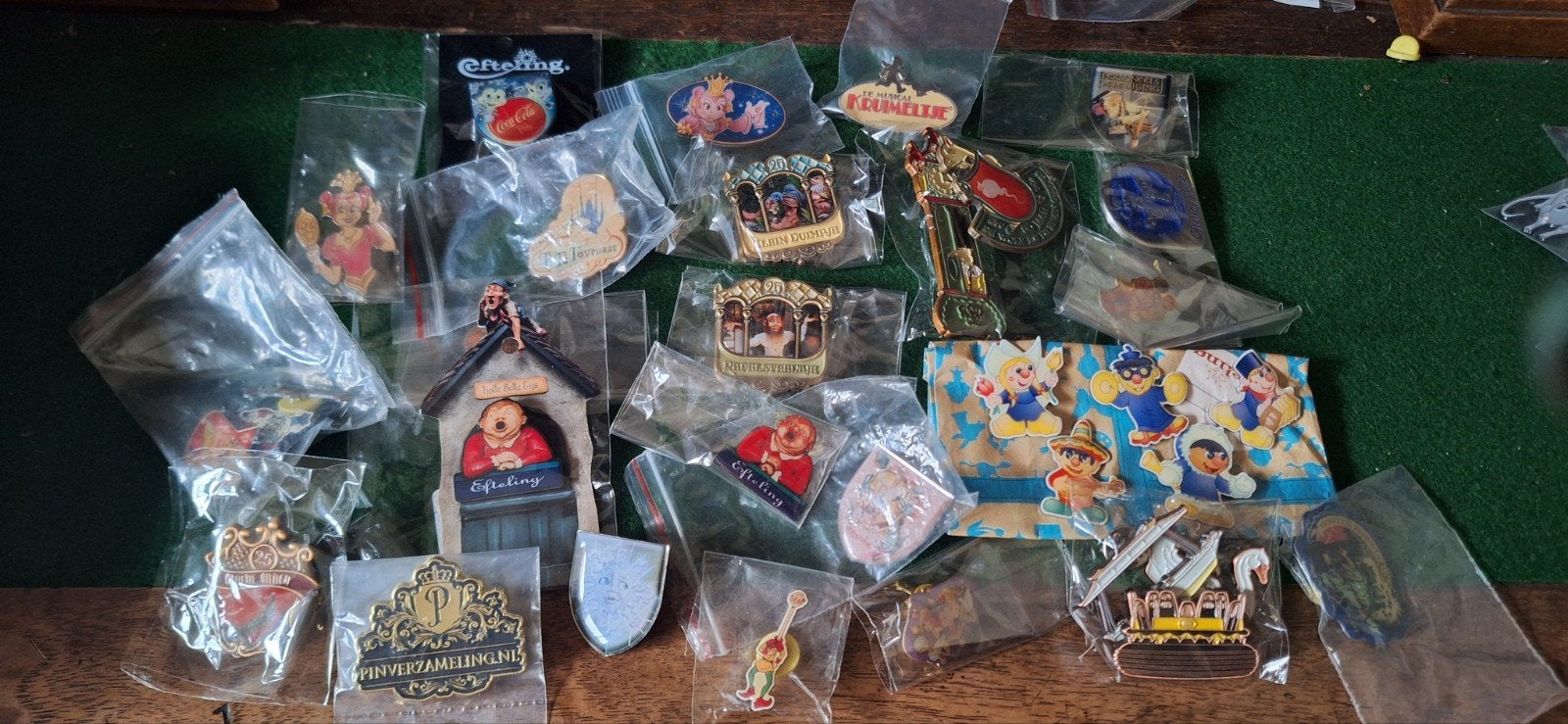 Partij Efteling pins - Dubbelen en ruilen mogelijk, Verzamelen, Ophalen of Verzenden, Gebruikt, Button of Speldje