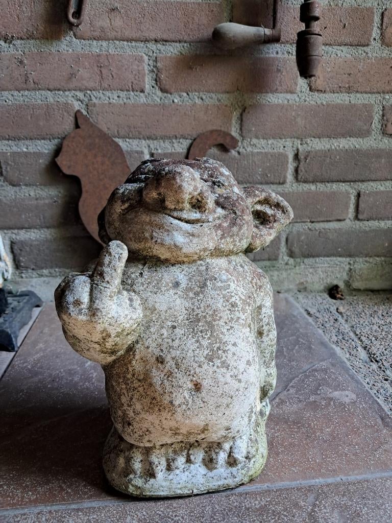Beeldje ondeugende trol, Tuin en Terras, Tuinbeelden, Ophalen of Verzenden