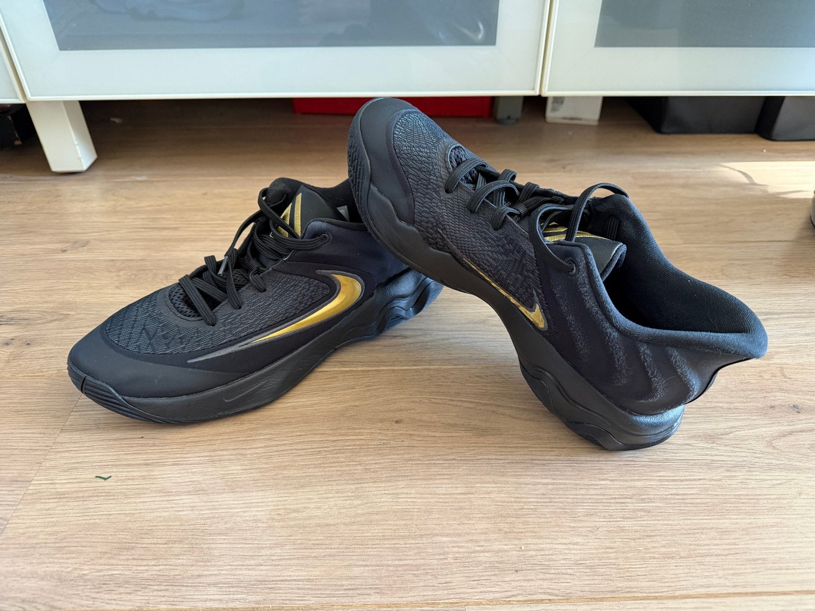 nike giannis immortality 4 maat 44,5, Kleding | Heren, Schoenen, Ophalen of Verzenden, Zo goed als nieuw, Zwart, Sneakers of Gympen