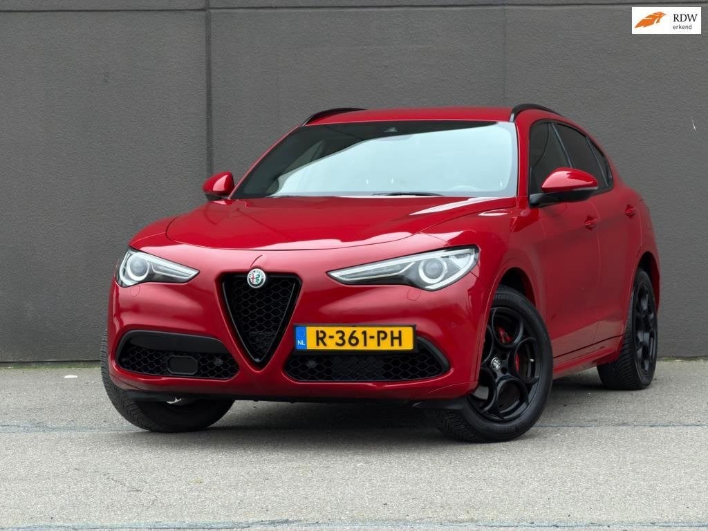 Alfa Romeo Stelvio 2.0 280pk AT AWD 2018 Rood, Auto's, Automaat, 1995 cc, 4 cilinders, Bedrijf