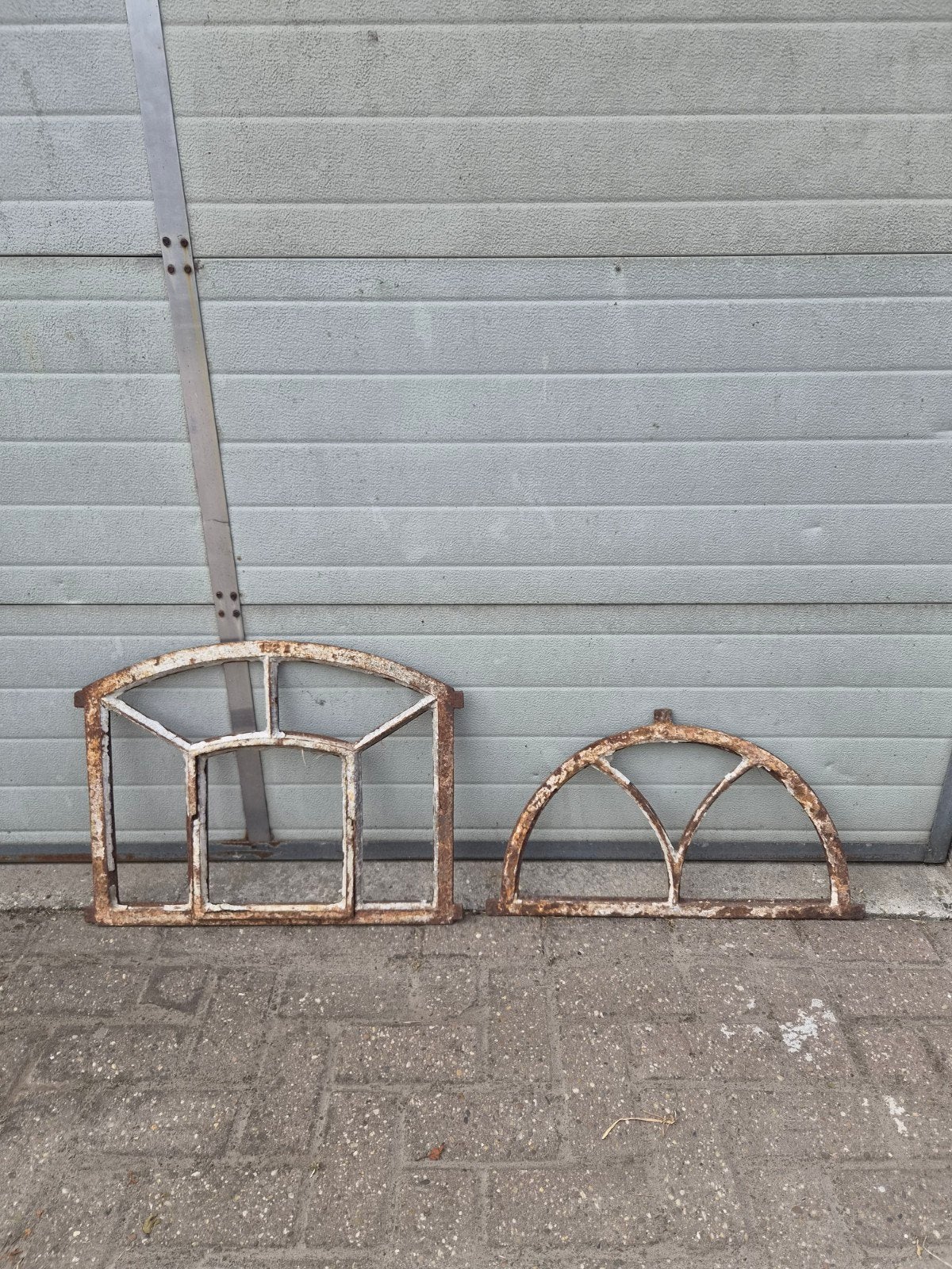 Oude gietijzeren stal ramen, 2 stuks, Doe-het-zelf en Verbouw, Glas en Ramen, Ophalen of Verzenden, Gebruikt, Minder dan 80 cm