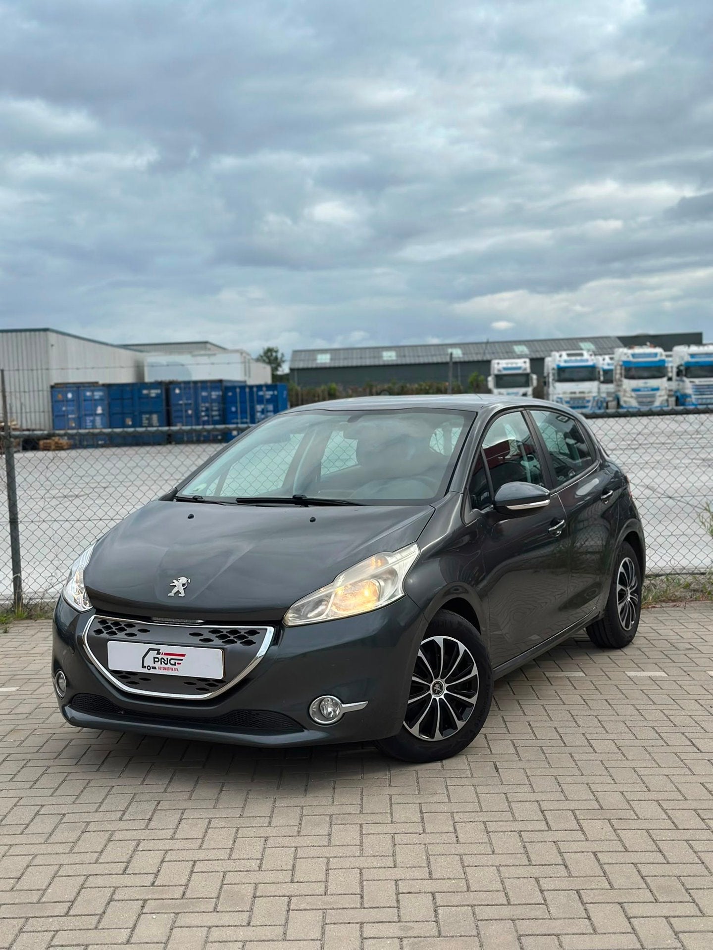 Peugeot 208 1.4 e-HDi Active CRUISE - AIRCO - NAVI, Euro 5, 1398 cc, 4 cilinders, 96 €/maand