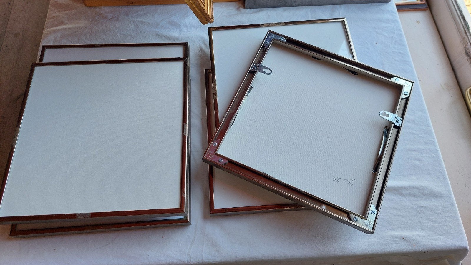 Set van 6 metalen fotolijsten - 25x25 cm, Gebruikt, Hangend, Ophalen of Verzenden, Fotolijst