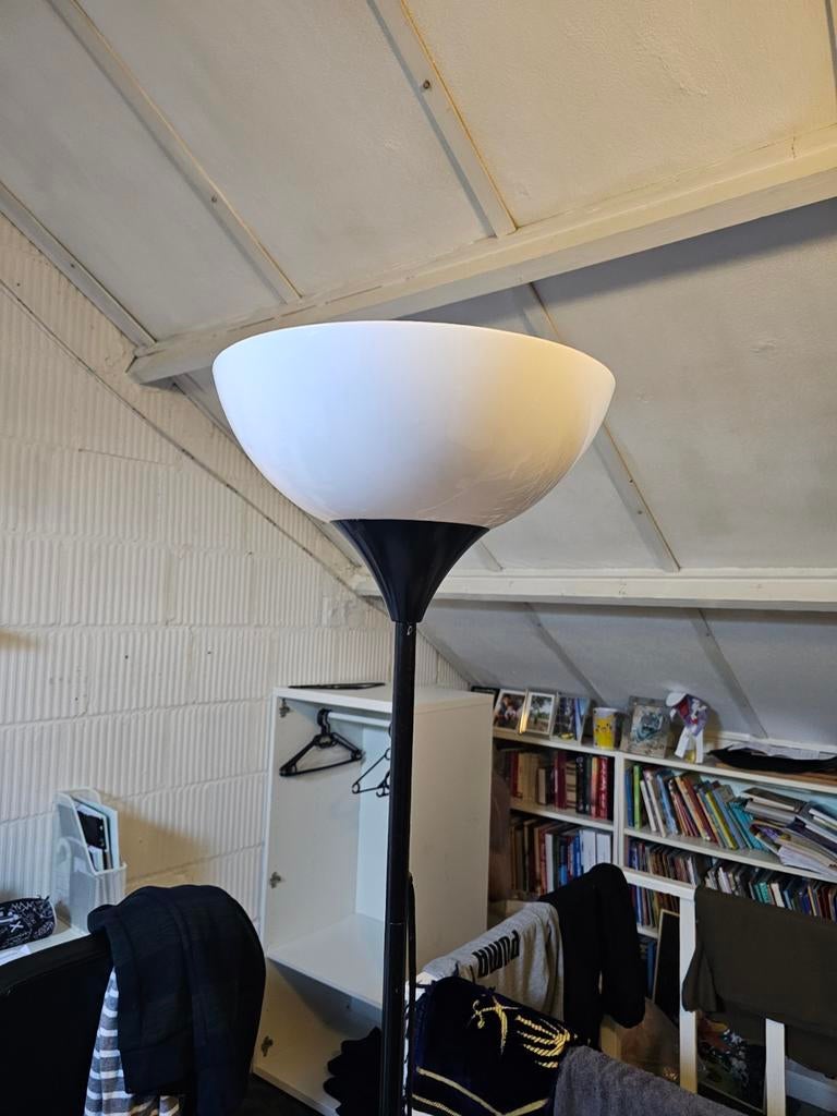 Ikea G0714 Staande Lamp Zwart met Witte Komvormige Kap, Huis en Inrichting, Ophalen, Gebruikt, Modern, Scandinavisch, Metaal