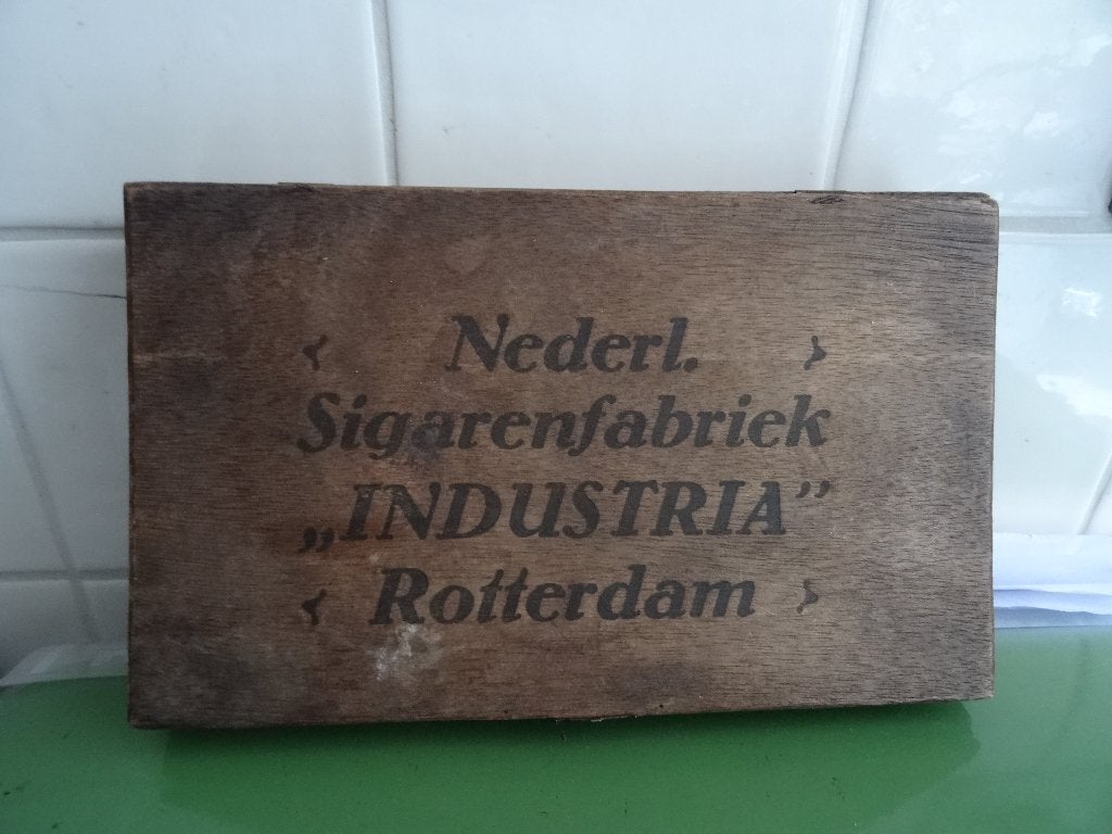 Oude houten sigarendoos Sigarenfabriek Industria Rotterdam, Ophalen, Gebruikt, Overige typen