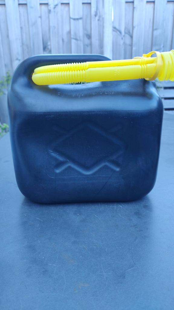 Jerrycan 5 liter met schenktui- Leeg, voor benzine, Ophalen of Verzenden, Gebruikt, Universele onderdelen