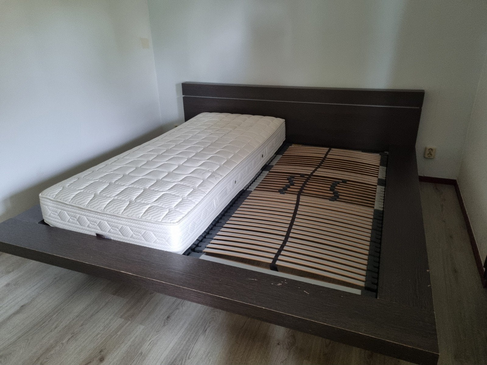 2x nette  matras en lattenbodem, Ophalen, Zo goed als nieuw, 200 cm, 90 cm