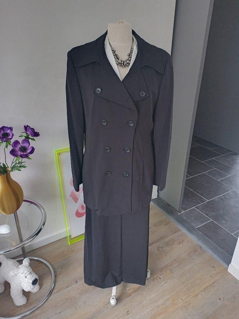 Mooie set, jasje, rok, blouse zo goed als nieuw, Kostuum of Pak, Zwart, Maat 42/44 (L), Ophalen of Verzenden