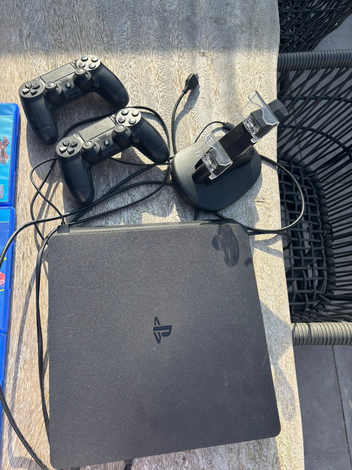 Foto 4 van Ps4 met games en controllers