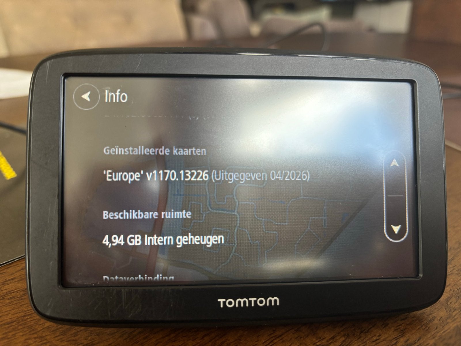 TomTom GO Basic Navigatiesysteem met recente kaarten, Ophalen of Verzenden, Gebruikt