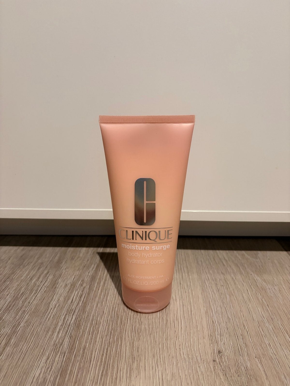 2x Clinique Moisture Surge Body Hydrator 200ml, Sieraden, Tassen en Uiterlijk, Uiterlijk | Lichaamsverzorging, Ophalen of Verzenden