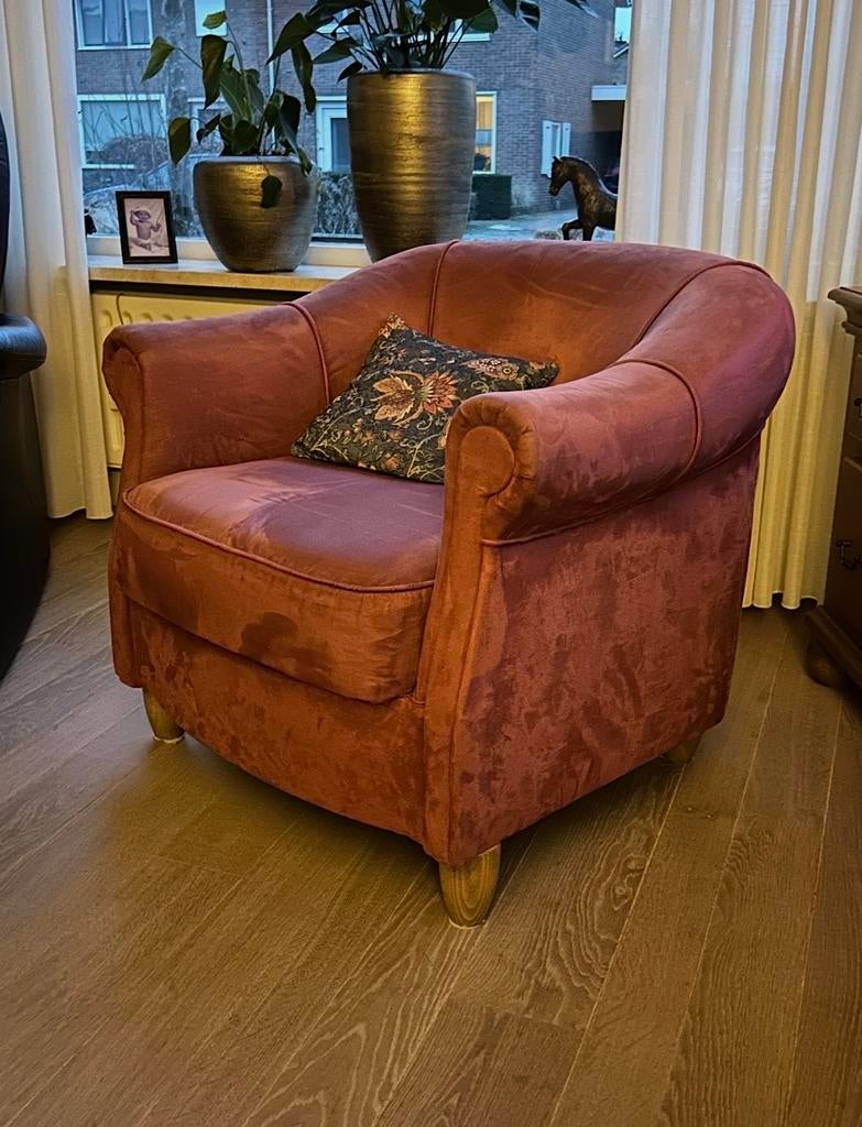 Comfortabele fauteuil in rood/roze velours, Huis en Inrichting, Fauteuils, Ophalen, Gebruikt, Stof, 75 tot 100 cm