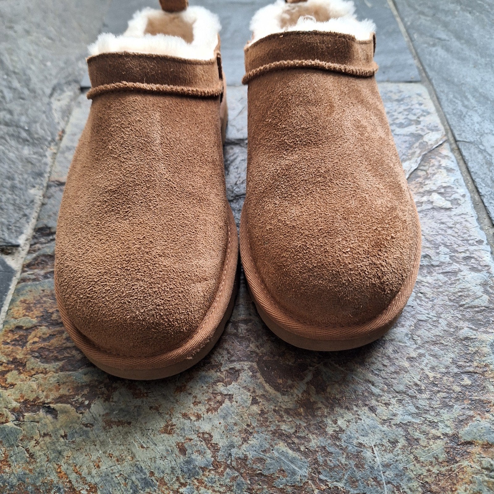 UGG Tasman pantoffels - Zo goed als nieuw, Kleding | Dames, Schoenen, UGG, Bruin, Ophalen of Verzenden, Zo goed als nieuw