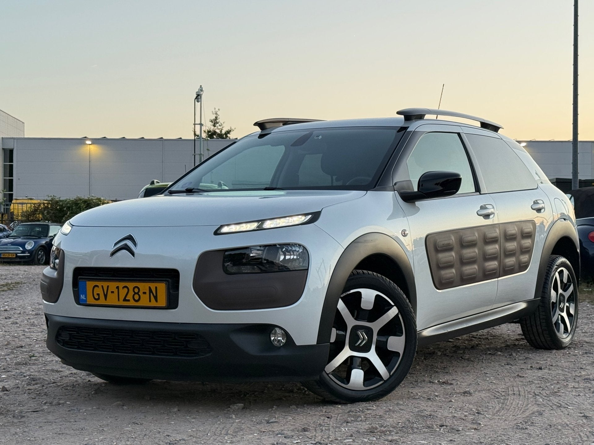 Citroen C4 Cactus 1.2 e-VTi Shine/ AUTOMAAT/ PARELMOERWIT, Auto's, 82 pk, Parkeersensor, Origineel Nederlands, Bedrijf