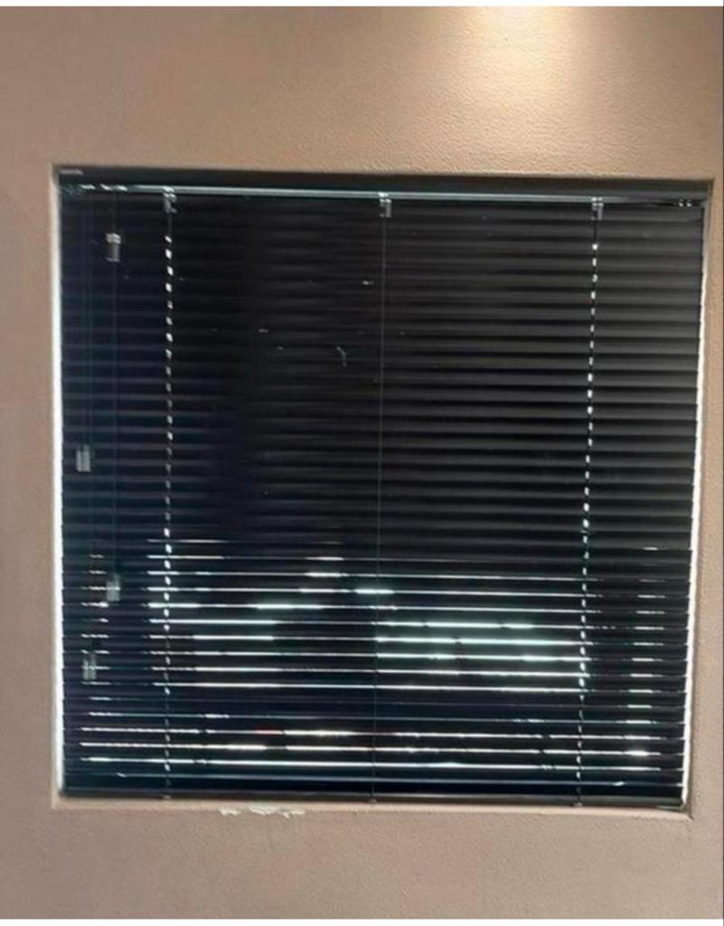 2x Zwarte Horizontale Jaloezieën - Perfect voor Privacy, Ophalen, Gebruikt, 50 tot 100 cm, 100 tot 150 cm