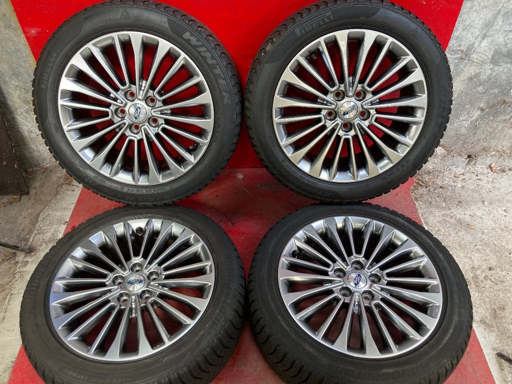 Winterbanden Ford Focus 215/50R17, Auto-onderdelen, Ford, ., Banden en Velgen, 17 inch