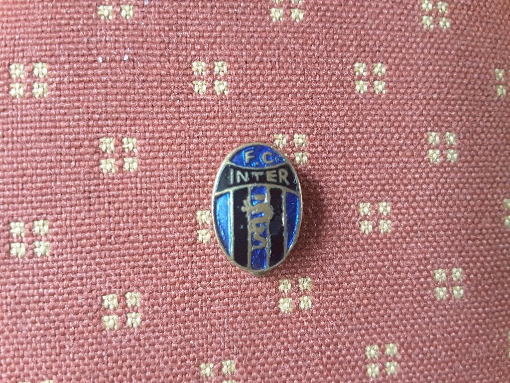 a Inter Milan logo 1962/1963., Verzenden, Zo goed als nieuw, Sport, Speldje of Pin