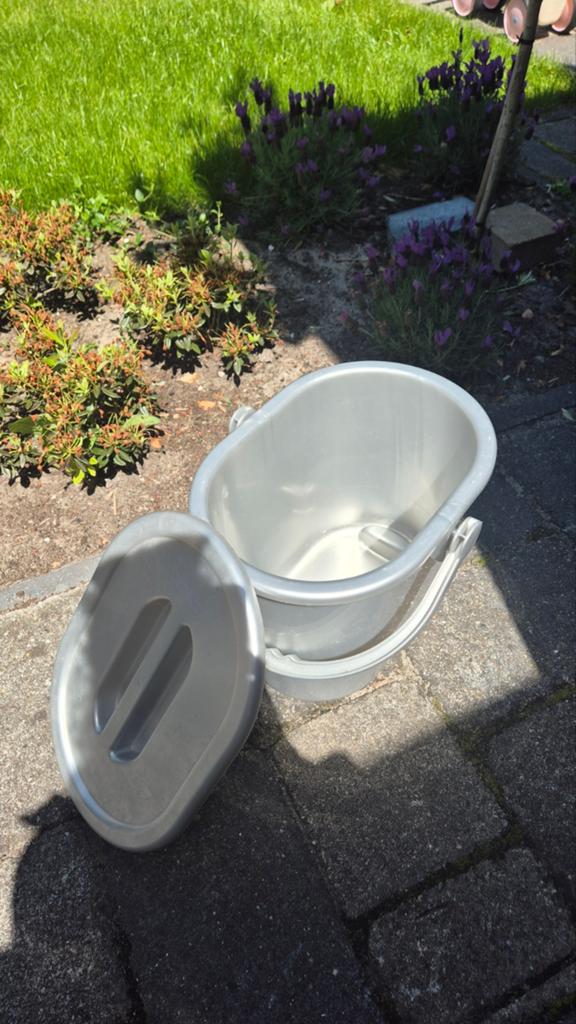 Luieremmer met deksel, Ophalen