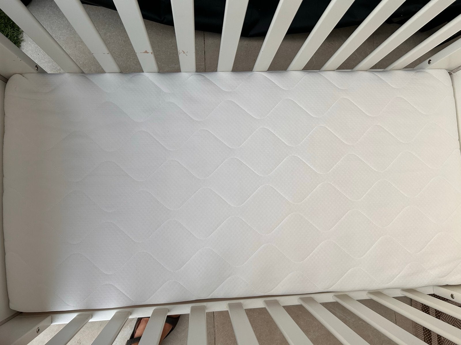 Wit ledikant met matras - Zo goed als nieuw, Kinderen en Baby's, Babywiegjes en Ledikanten, Ophalen, Zo goed als nieuw, Ledikant