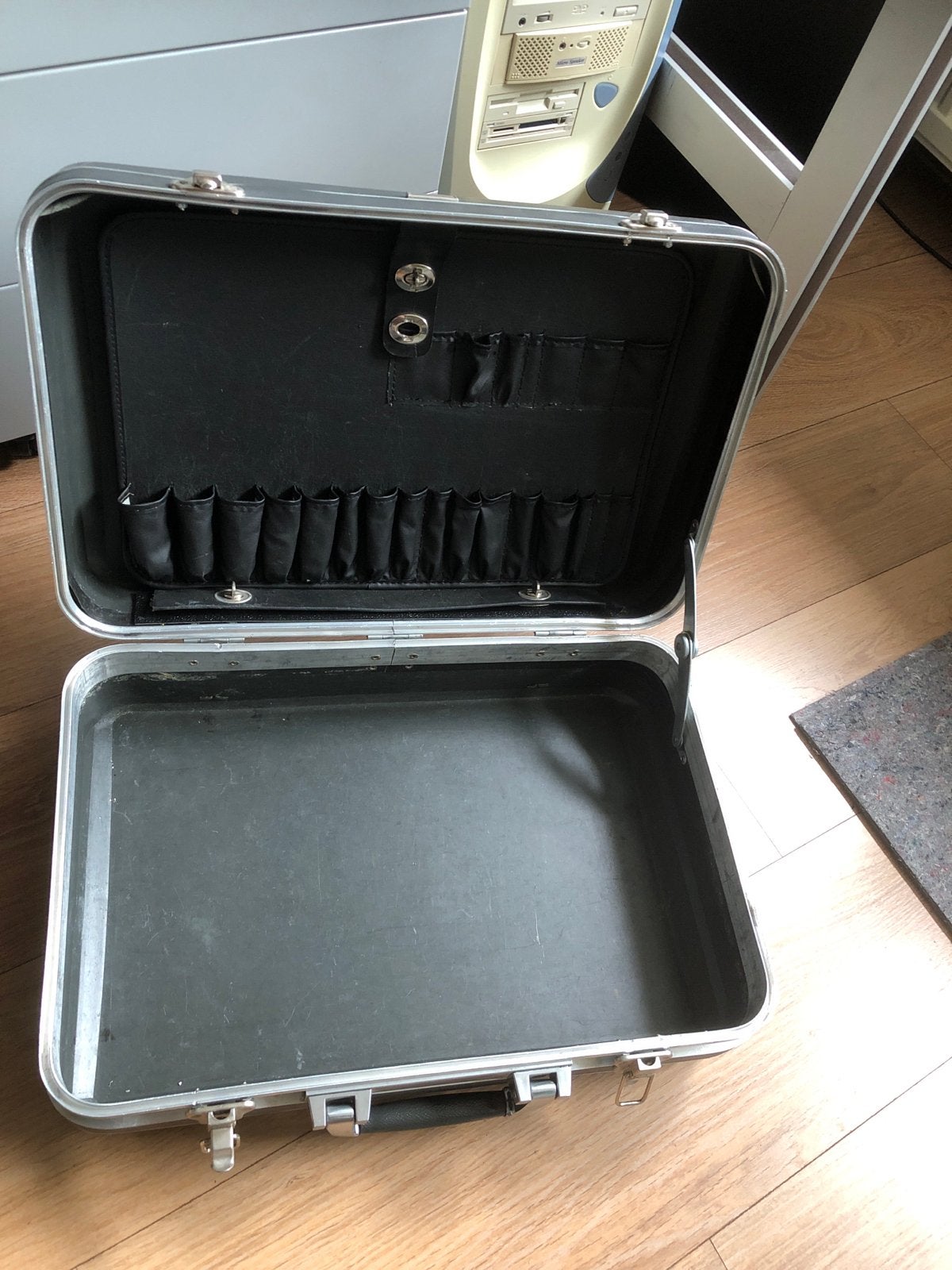 Vintage Gereedschapskoffer / Attachekoffer - Grijs, Gebruikt, 50 tot 60 cm, Slot, Ophalen of Verzenden