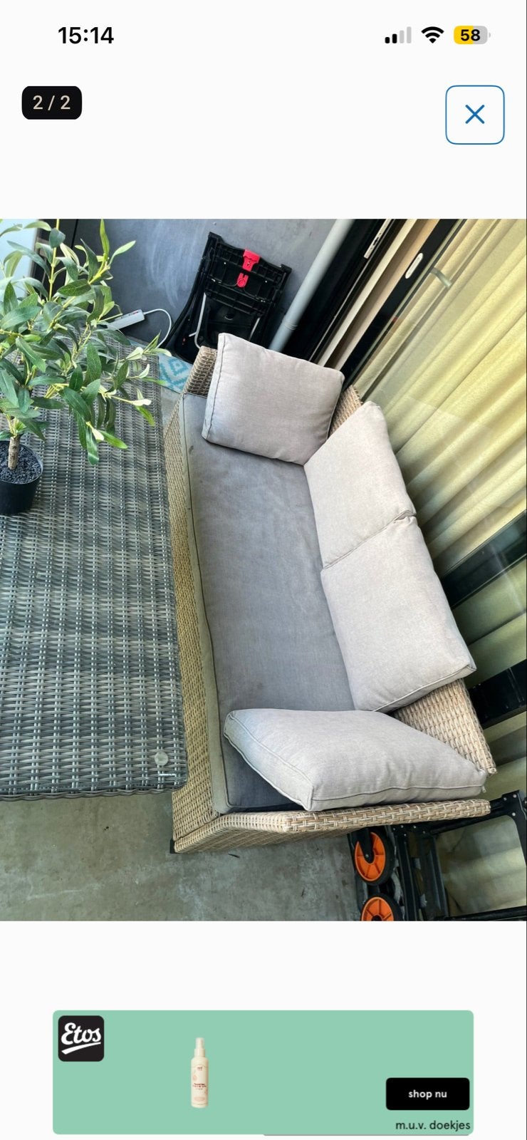 Wicker loungeset met glazen tafel en comfortabele kussens, Ophalen, Gebruikt, 3 zitplaatsen, Loungeset