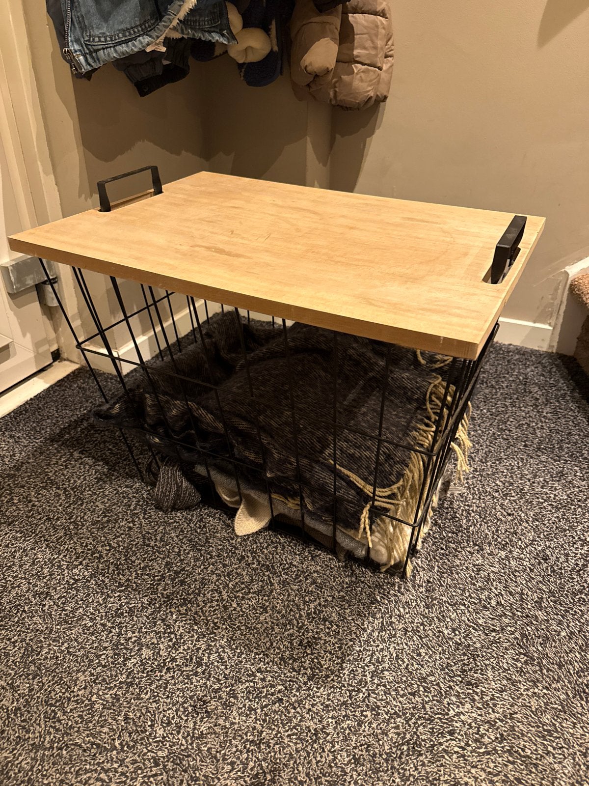 Stijlvolle bijzettafel/opbergmand met houten blad, Huis en Inrichting, 55 tot 75 cm, Zo goed als nieuw, Rechthoekig, Hout