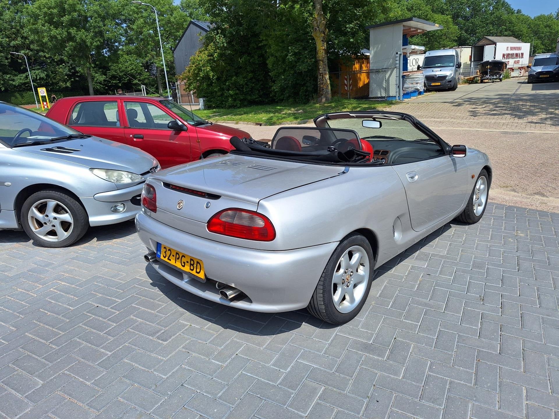 MG MG F