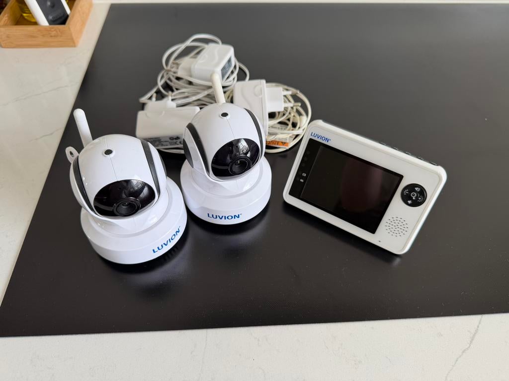 Luvion babyfoon set met 2 camera’s, in goede goede staat, Kinderen en Baby's, Babyfoons, Ophalen of Verzenden, Zo goed als nieuw