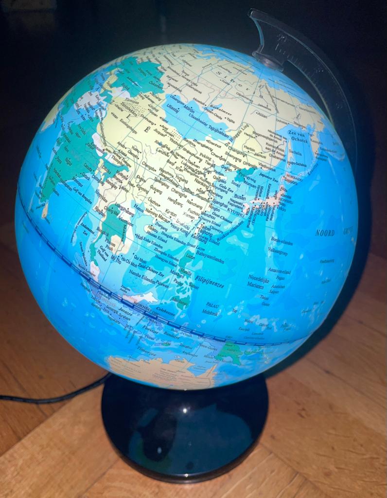 Lichtgevende verlichtte wereldbol globe lamp 20cm plastic 10, Ophalen of Verzenden, Zo goed als nieuw