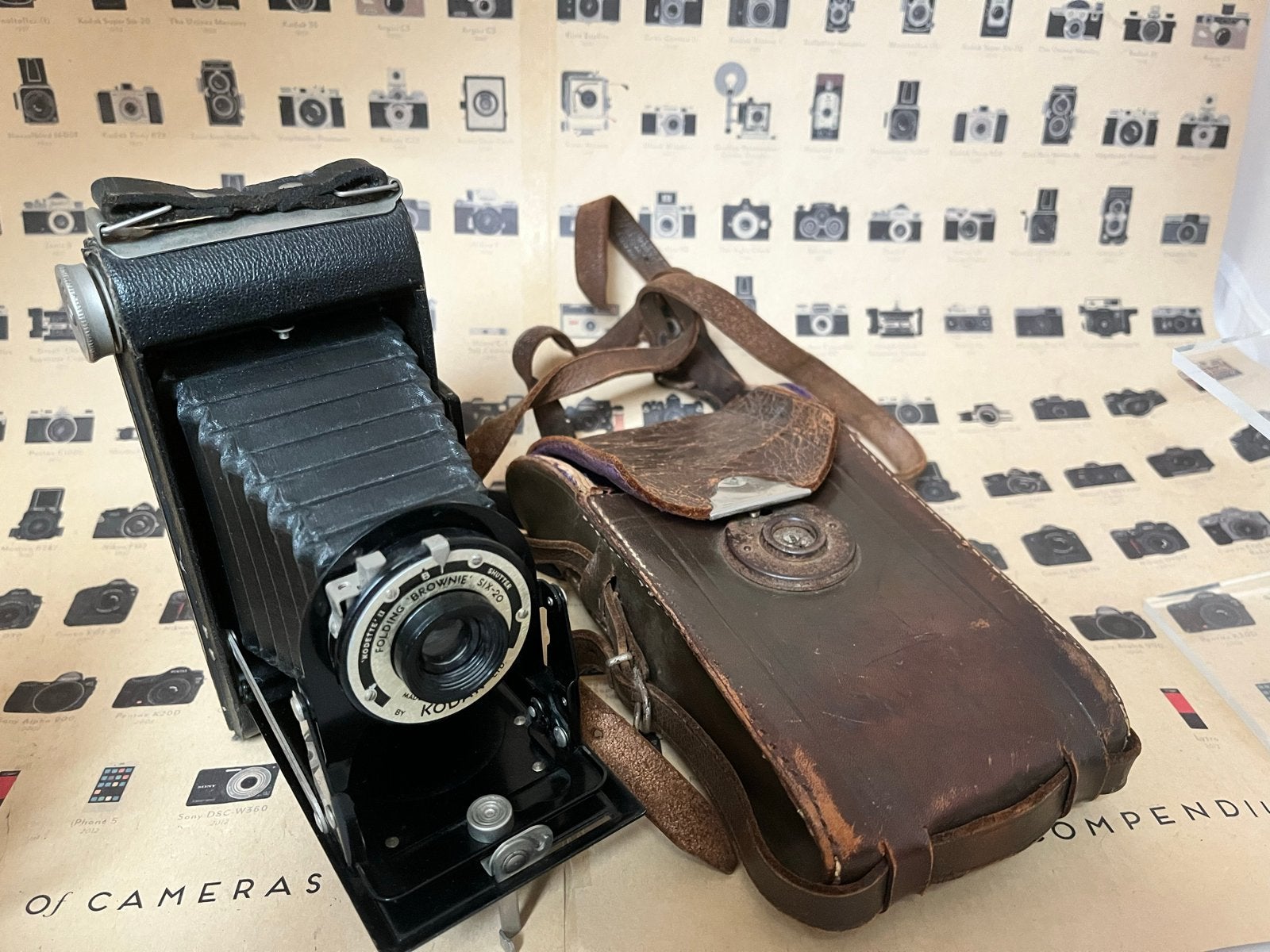 Vintage Kodak Folding Brownie Six-20 Camera met Tas, Ophalen of Verzenden, Gebruikt, Compact, Kodak