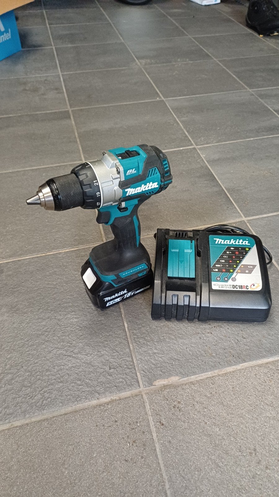 Makita DDF489 met 5aH accu en acculader, 600 watt of meer, Variabele snelheid, Ophalen of Verzenden, Zo goed als nieuw