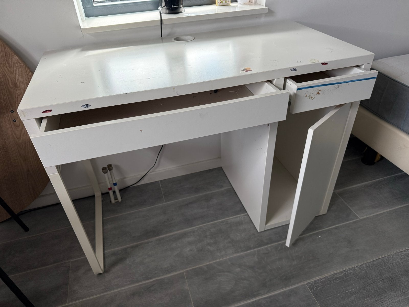 Wit Ikea kinderbureau met lades en opbergruimte, Huis en Inrichting, Bureaus, Ophalen, Gebruikt, Met lades, Spaanplaat of MDF