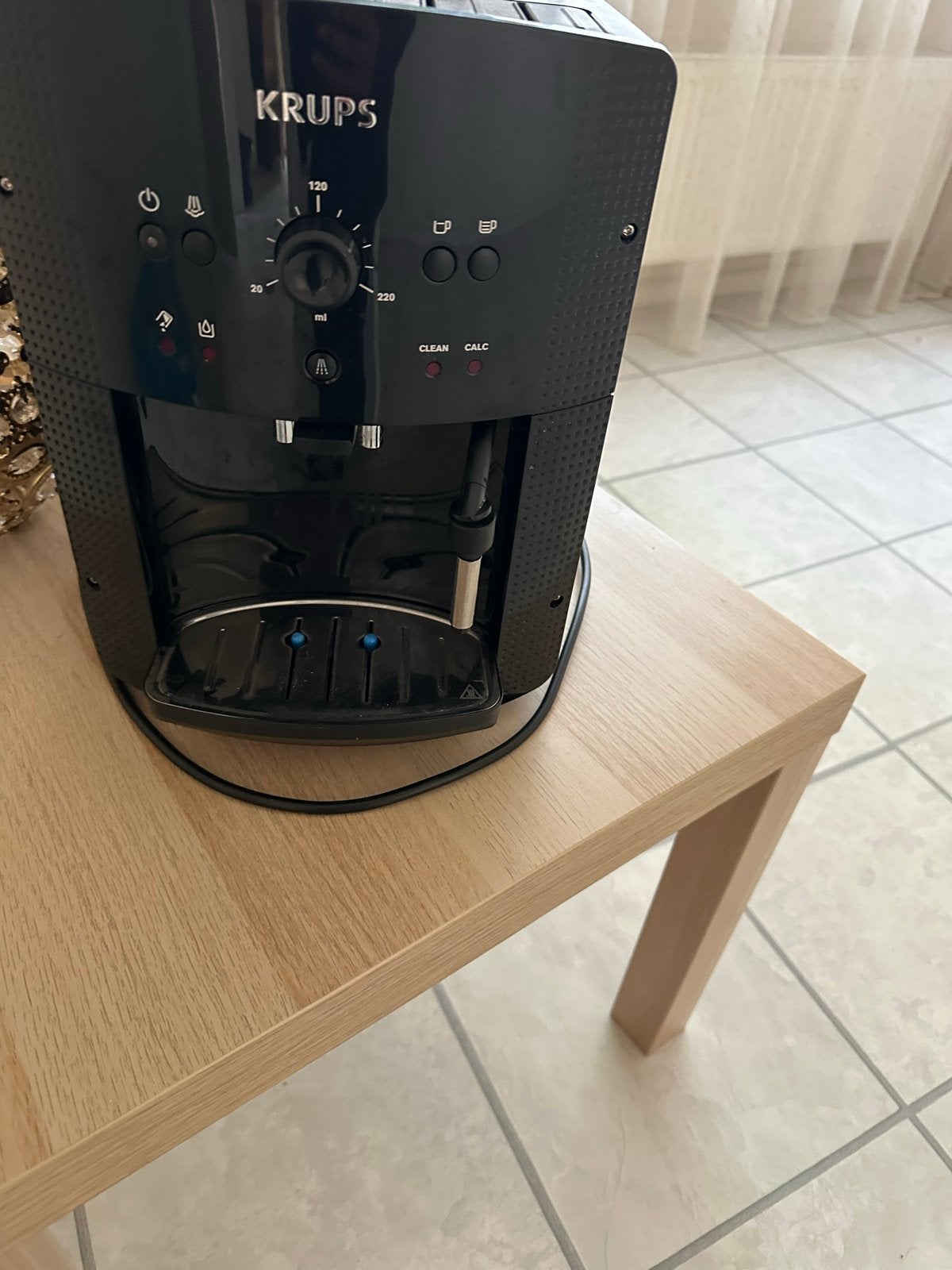 Krups Koffieautomaat met bonenreservoir, Afneembaar waterreservoir, Gebruikt, Koffiemachine, 2 tot 4 kopjes