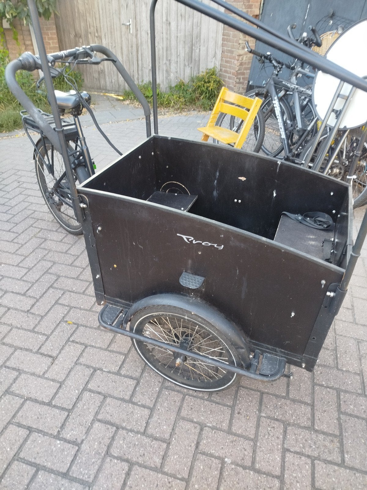Bakfiets, 4 kinderen of meer, Gebruikt, Elektrisch, Trommelrem