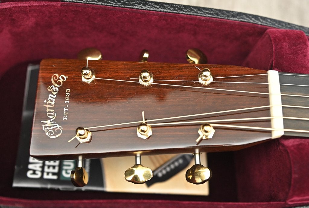 Martin 00-28 Modern Deluxe, Ophalen, Nieuw, Western- of Steelstringgitaar, Met koffer