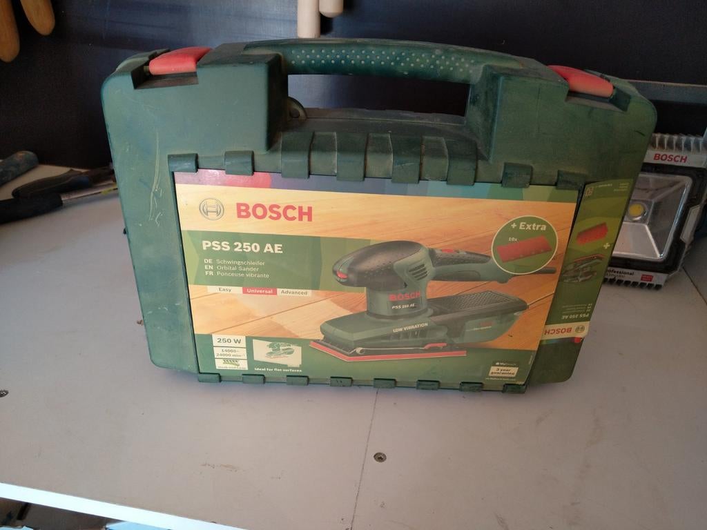 Nieuwe Bosch PSS 250 AE vlakschuurmachine, Doe-het-zelf en Verbouw, Gereedschap | Schuurmachines, Ophalen of Verzenden, Nieuw