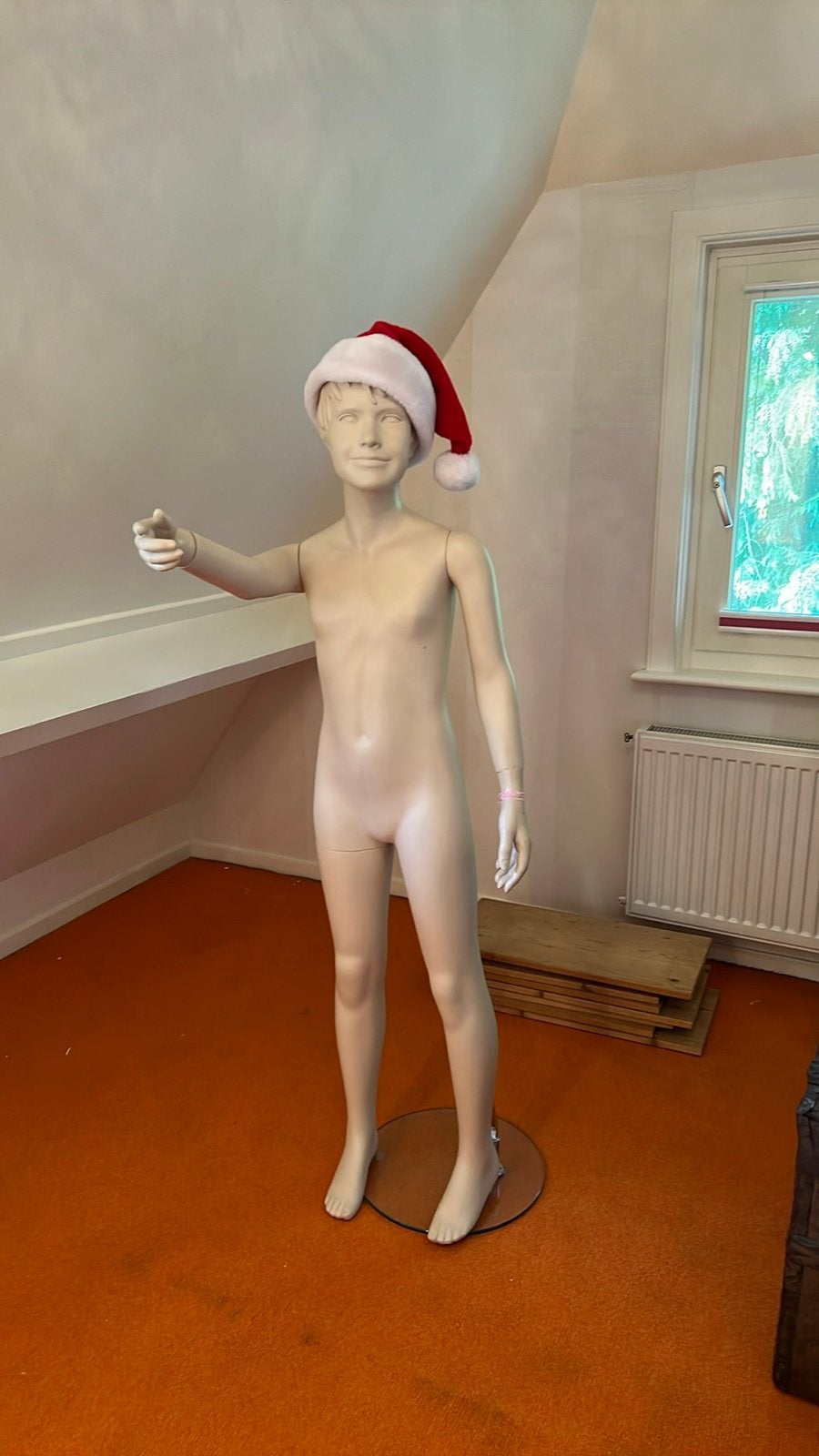 Etalagepop. Degelijke vintage pop van een jongen., Ophalen, Vintage, Gebruikt, Beige