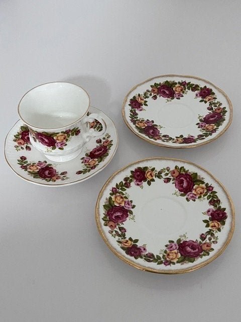 Bone China vintage 1x kop, 4x schotel rozenboeketmotief, Ophalen of Verzenden