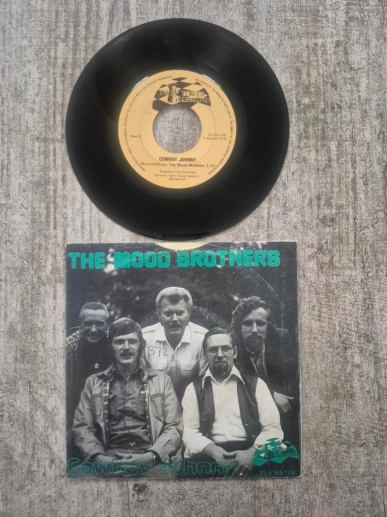 The mood brothers/ Cowboy Johnny, Ophalen of Verzenden, Zo goed als nieuw, Nederlandstalig
