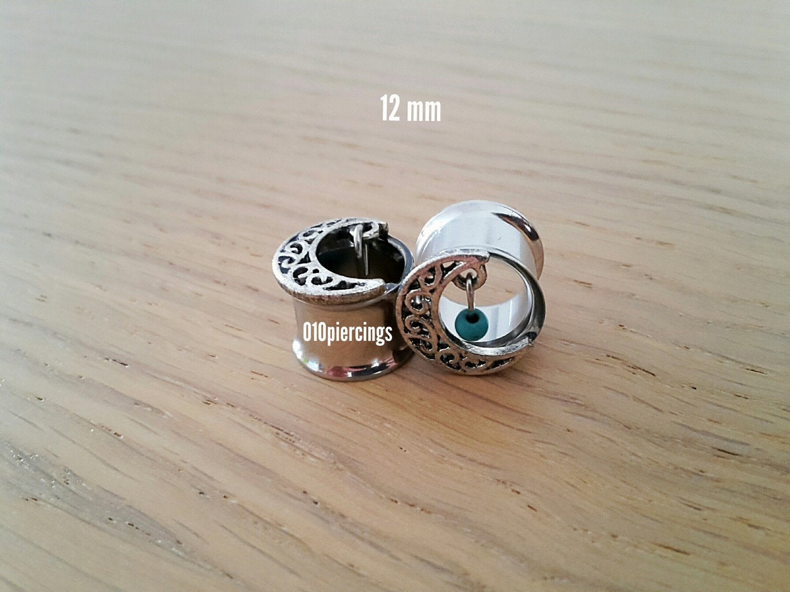 Nieuwe tunnels, pluggen. Staal. Maan. 10, 12, 14, 16, 18 mm., Ophalen of Verzenden, Zo goed als nieuw, Staal, Oor- of Traguspiercing
