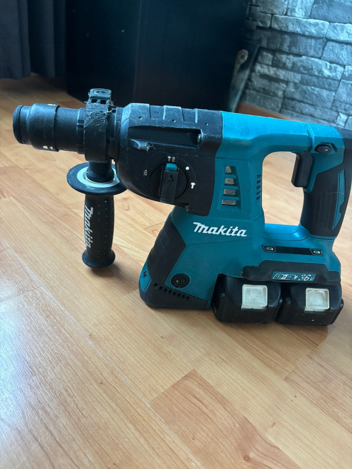 Makita boorhammer 36 v met accu’s, Ophalen of Verzenden, Zo goed als nieuw, Boor- en/of Breekhamer