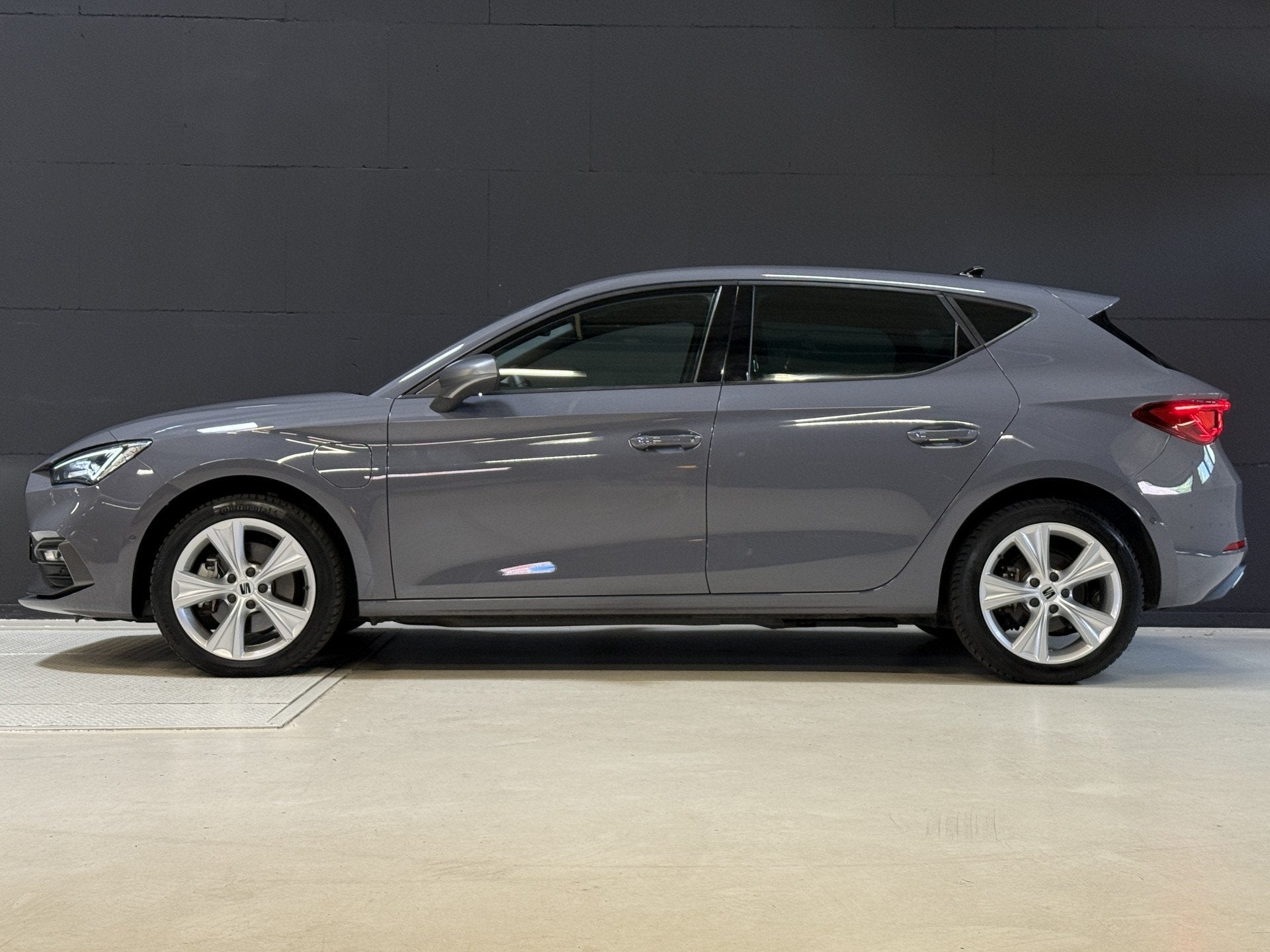 SEAT Leon 1.4 TSI eHybrid PHEV FR Business Intense | Keyless, Stof, Gebruikt, 1500 kg, Te koop