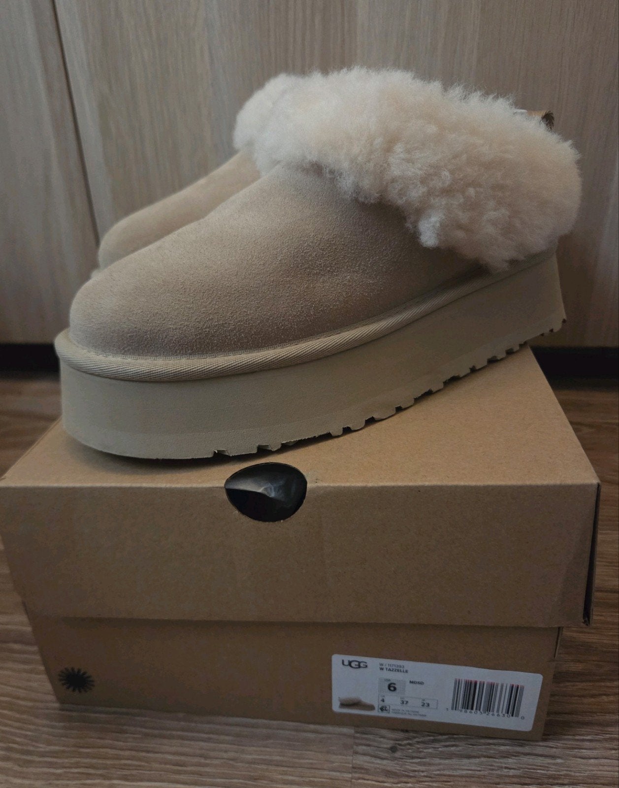 Originele UGG Tazzelle pantoffels maat 37, Kleding | Dames, Schoenen, UGG, Beige, Nieuw, Ophalen of Verzenden