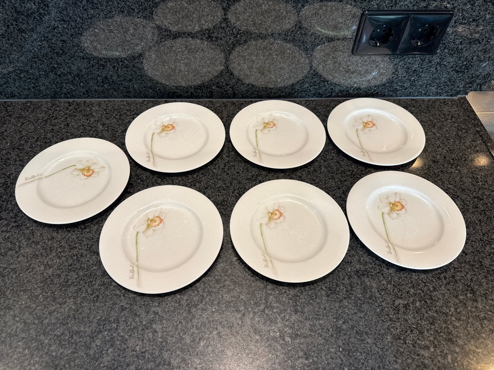 Royal Fine China Flowery 'Daffodil' borden - set van 7, Huis en Inrichting, Gebruikt, Overige merken, Ophalen of Verzenden, Bord(en)