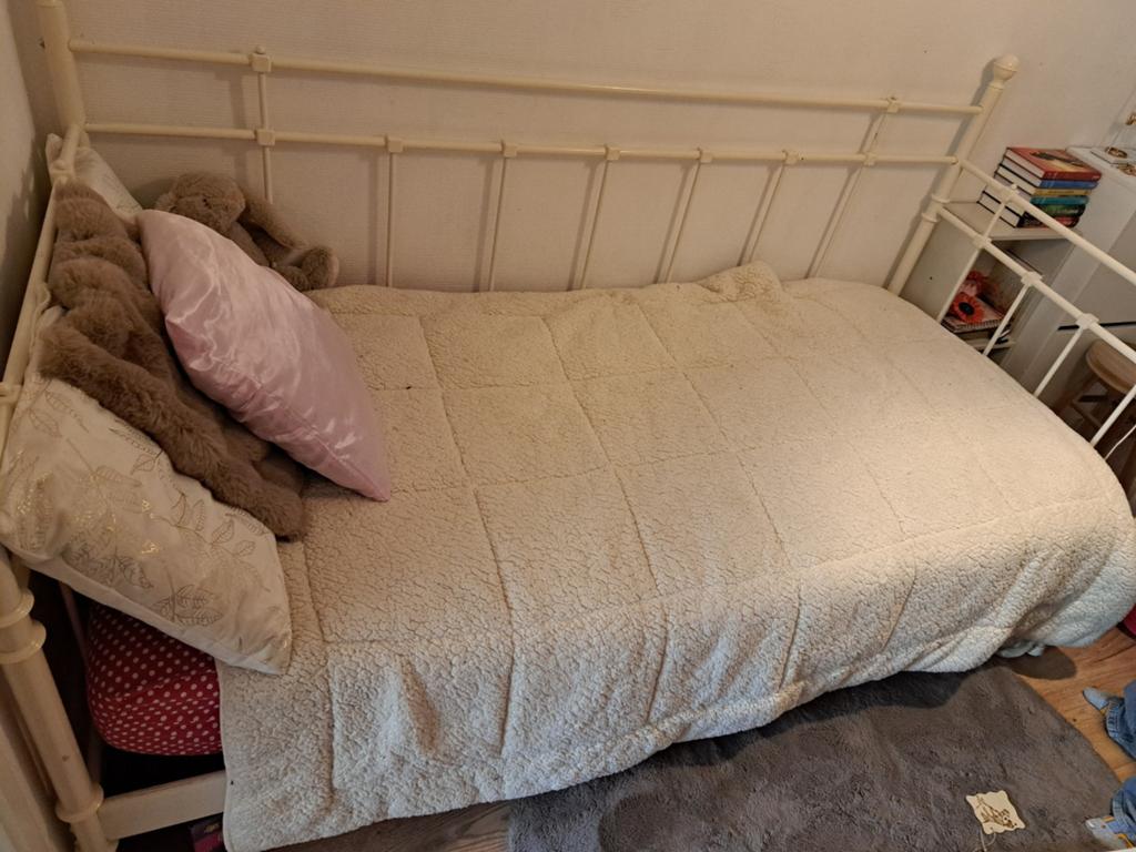 Super leuk metalen 1 persoons ikea bed, Ophalen, 85 tot 100 cm, Gebruikt, Lattenbodem