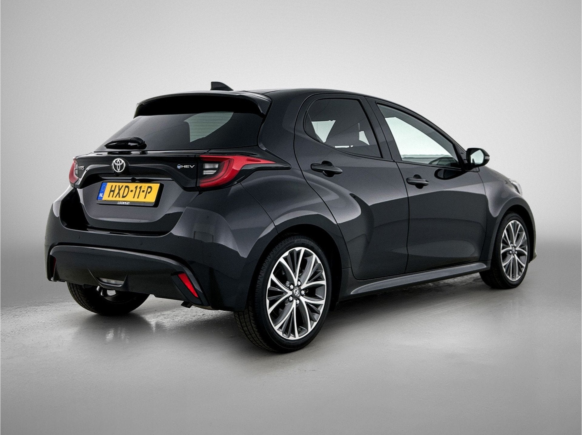 Toyota Yaris 1.5 Hybrid 130 Executive | BTW Voertuig | Stoel, 450 kg, Gebruikt, Zwart, 3 cilinders