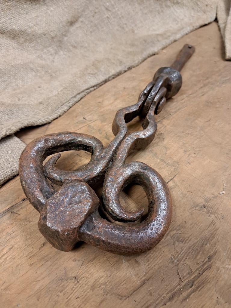Antieke Massief Gesmede Stalen Deurklopper - Stoer & Robuust, Antiek en Kunst, Curiosa en Brocante, Ophalen of Verzenden
