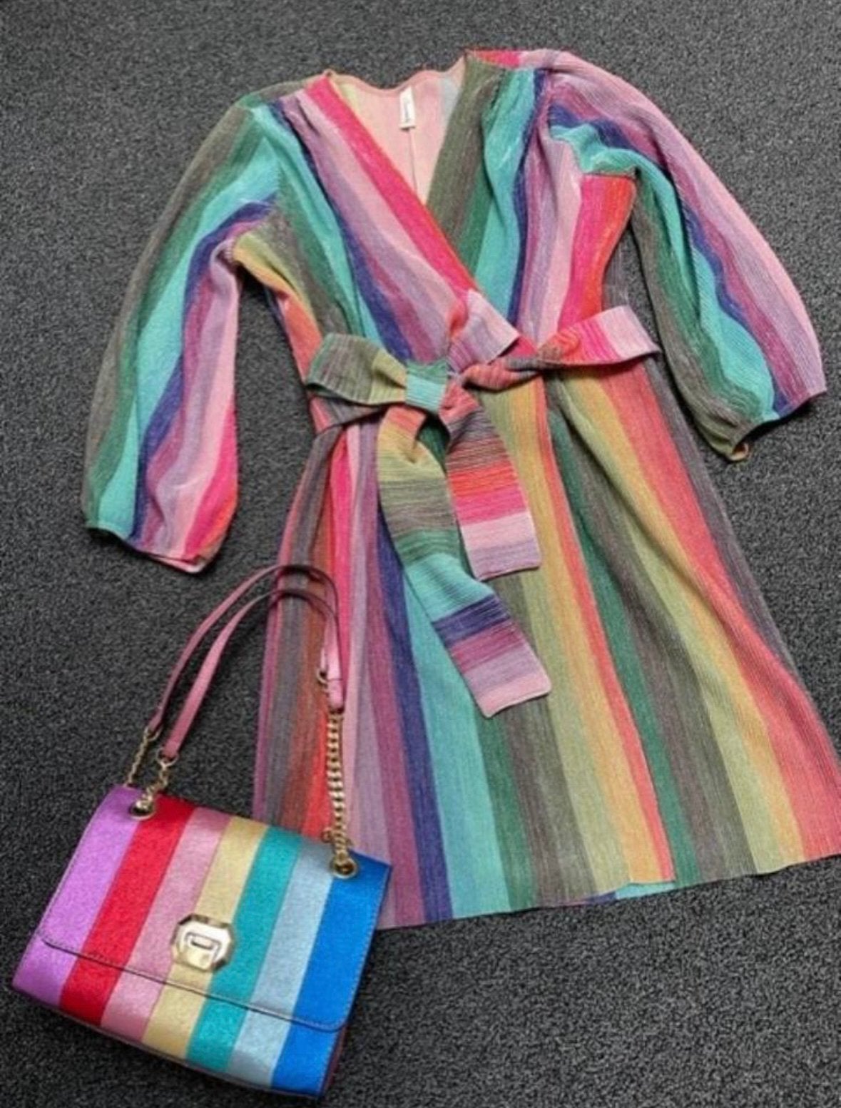 Metallic rainbow jurk 1 maat 36/40 + bijpassende rainbow Tas, Maat 38/40 (M), Overige kleuren, Ophalen of Verzenden, Zo goed als nieuw