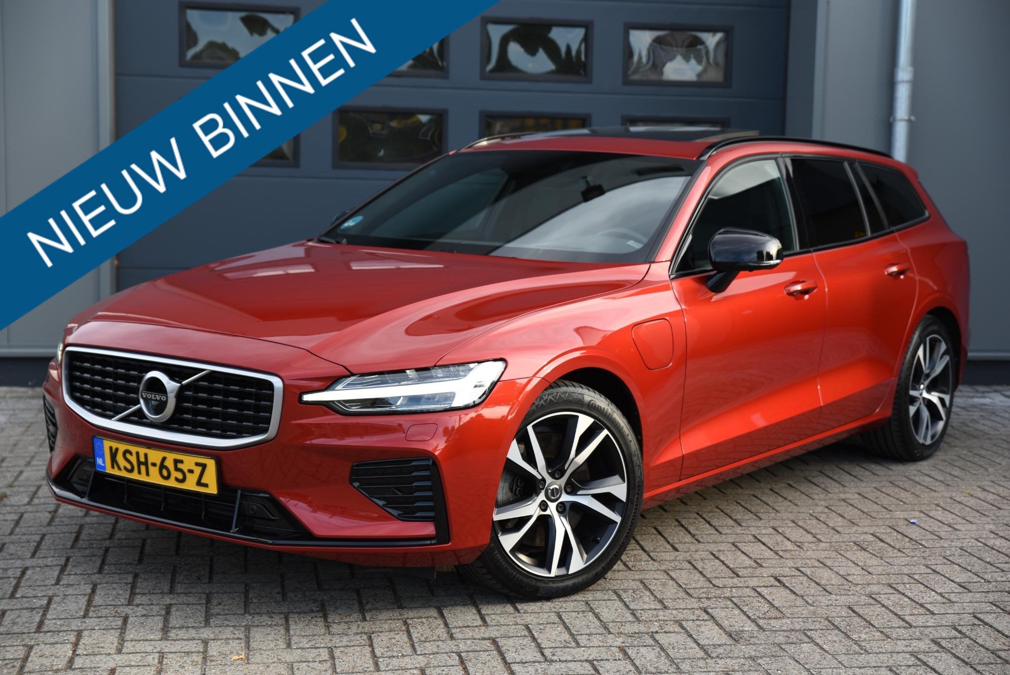 Volvo V60 2.0 T6 Twin Engine AWD R-Design PANO - TREKHAAK -, Stof, Gebruikt, Euro 6, 340 pk